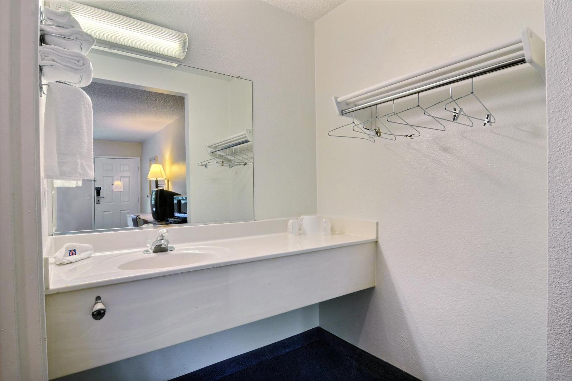 Hotel 6-seattle, Wa - South 2*